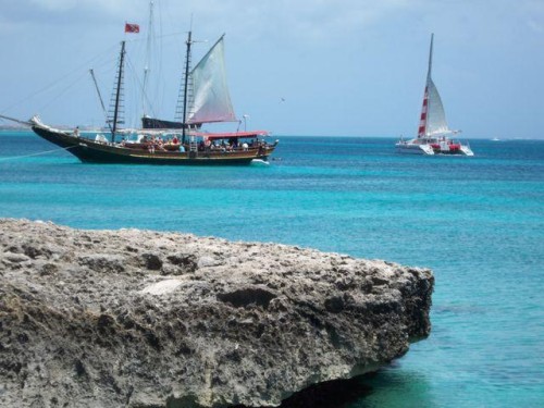 Aruba’s All‑Inclusive Snorkeling Cruise From MooMba Beach
